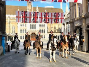 city-police-horses